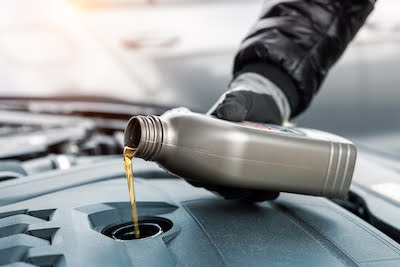 Austin mechanic performing an oil change service