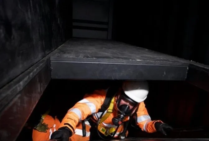 confined-space-equipment-flyability-3