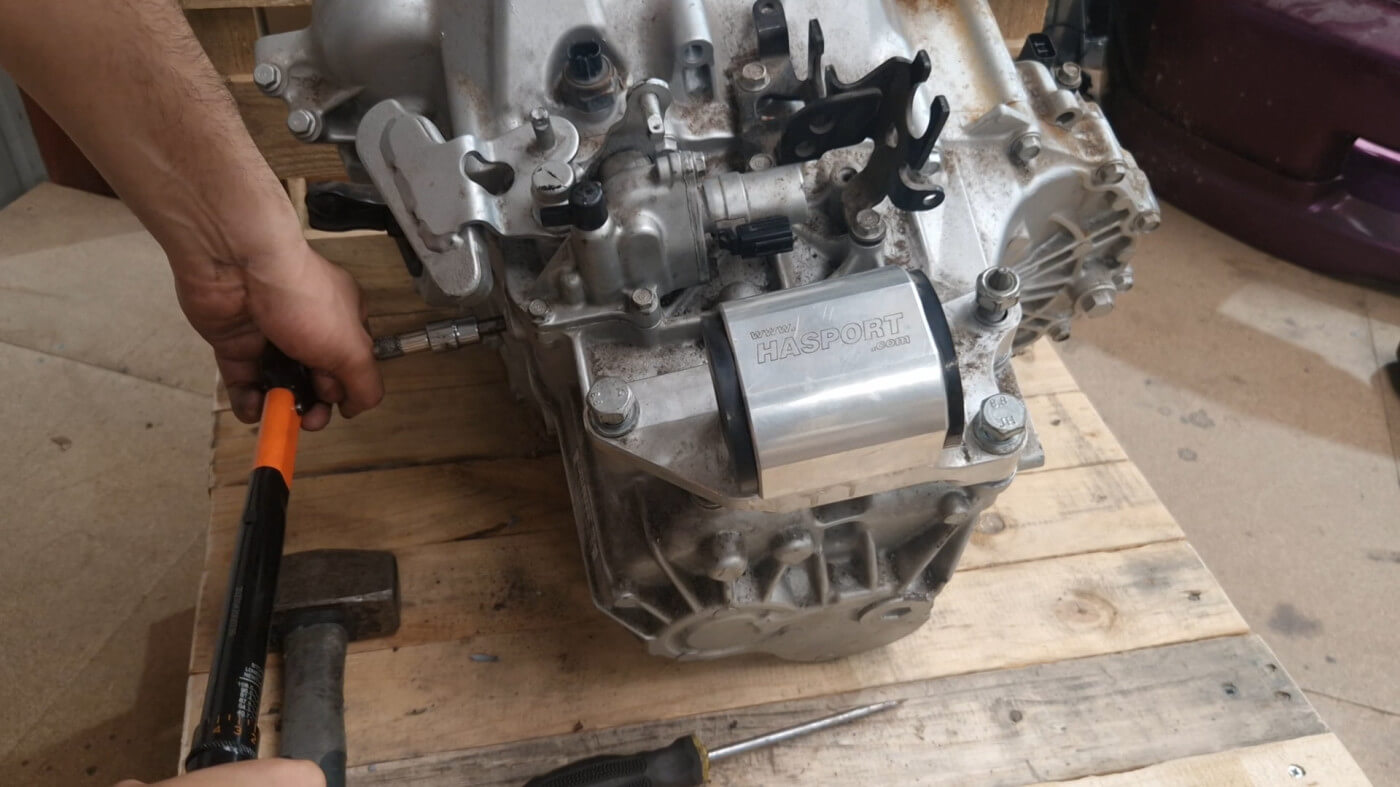 torque the allen key bolt