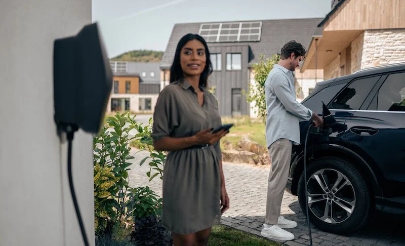 A couple is charging their EV using EVBox Livo.