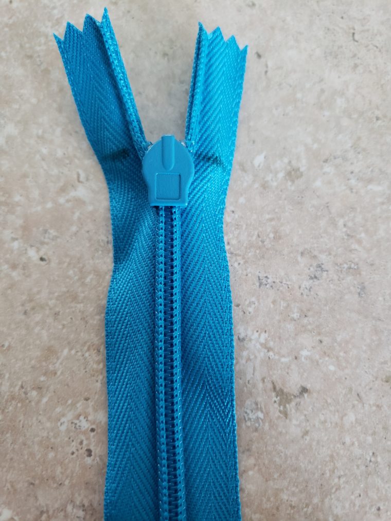 How to insert an invisible zipper