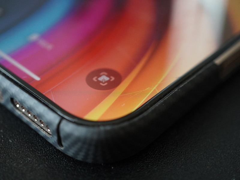 Benks GlassWarrior Sapphire Screen Protector - Crack 2