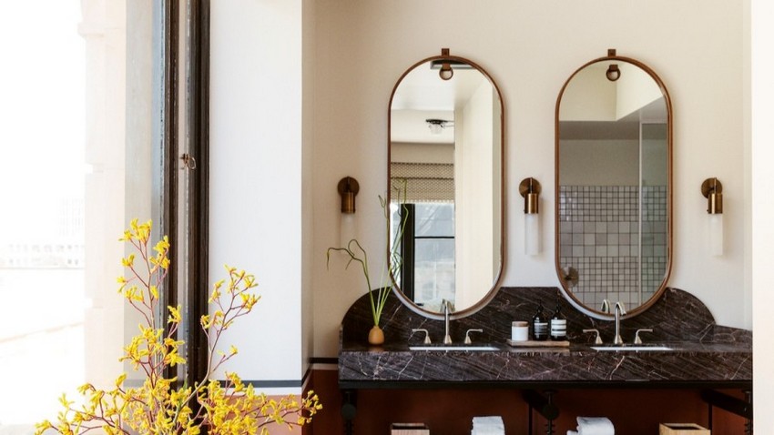 10 Astonishing Bathrooms by Top Interior Designers