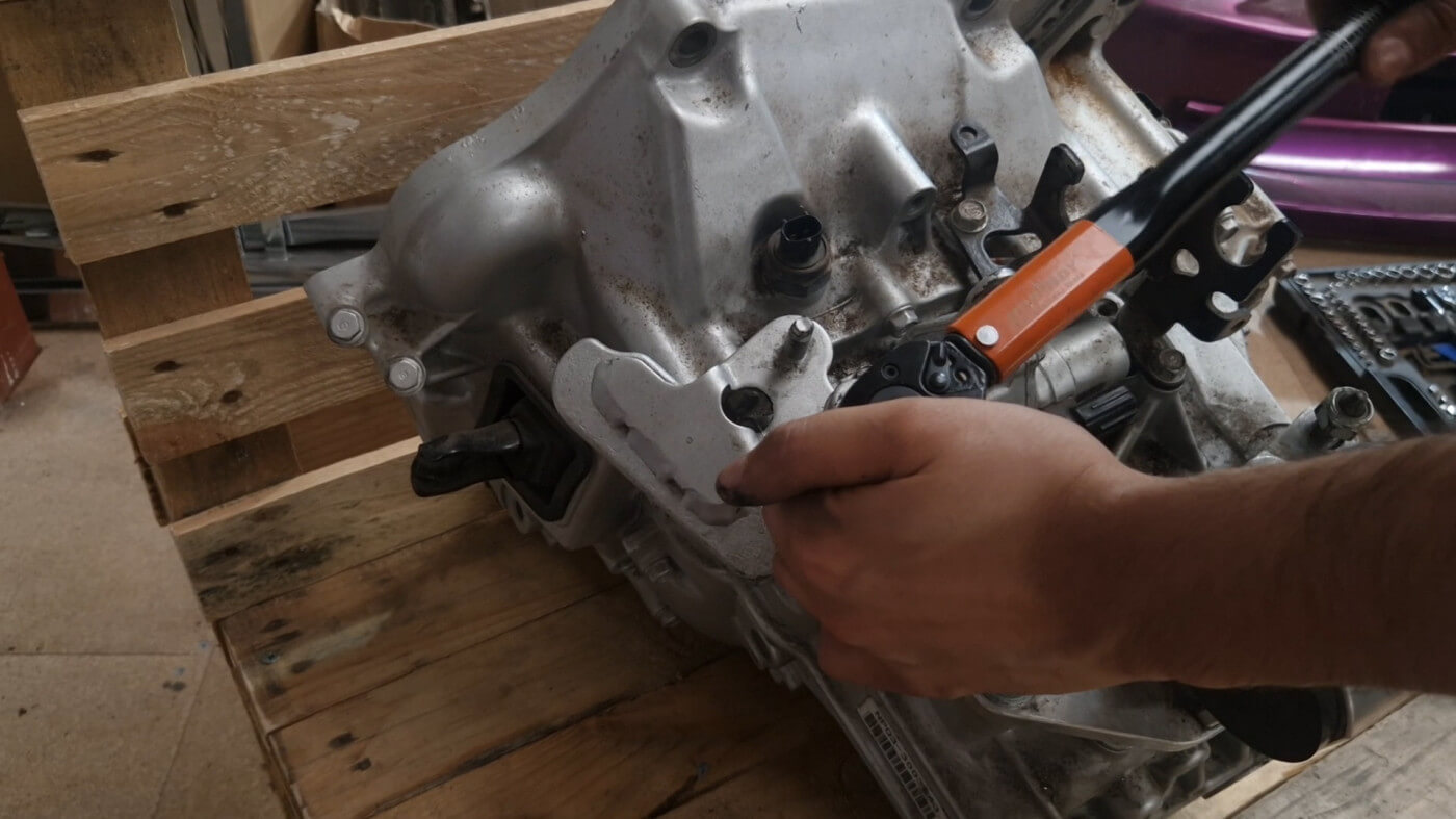 torque the top bolts