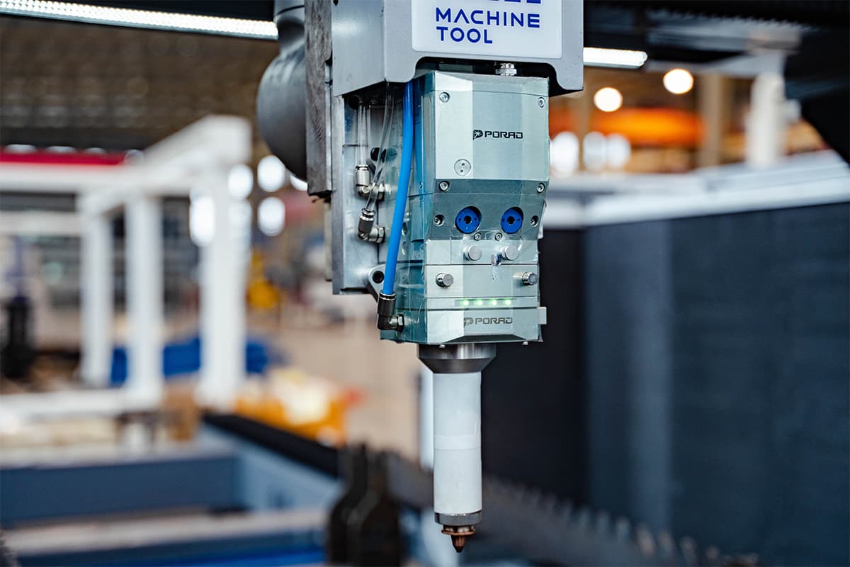 laser cutting machine