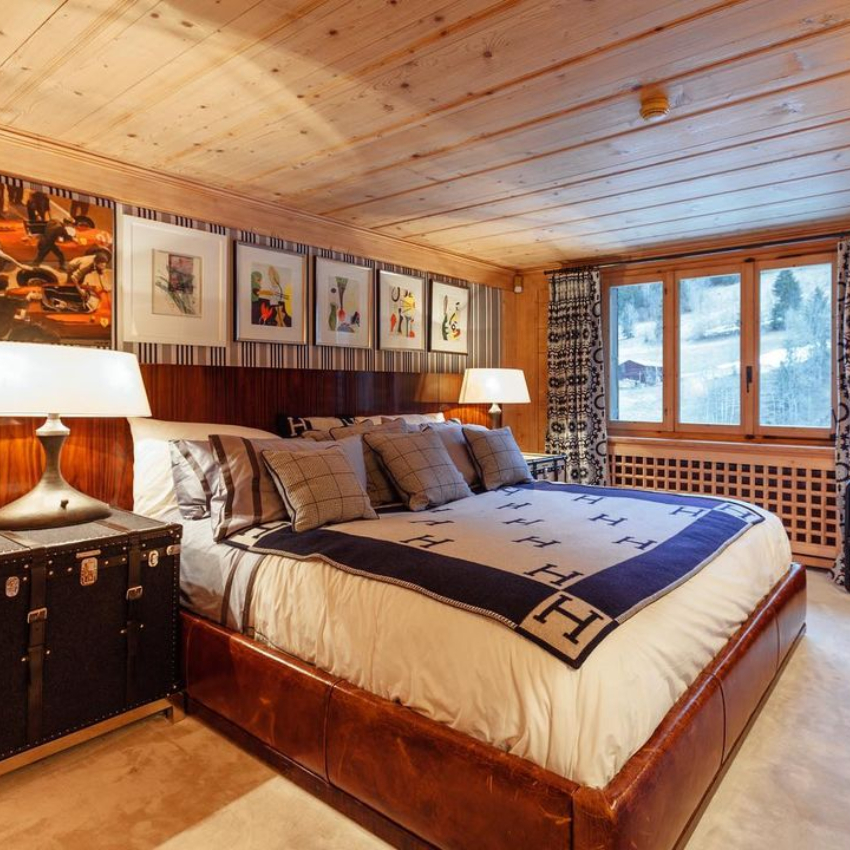 Living In Interiors: Dramatic or Colorful?