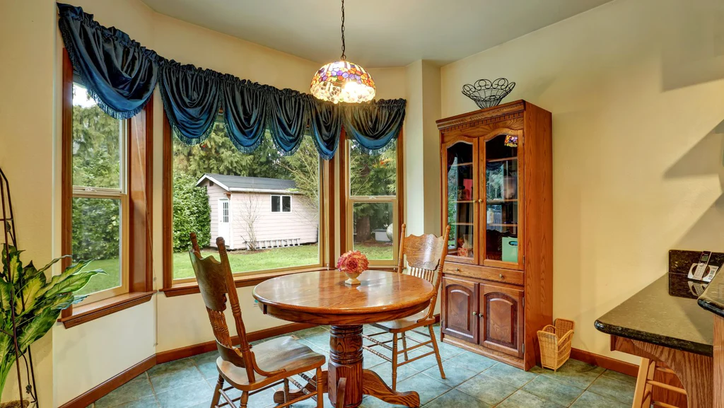 Dining room with bay window