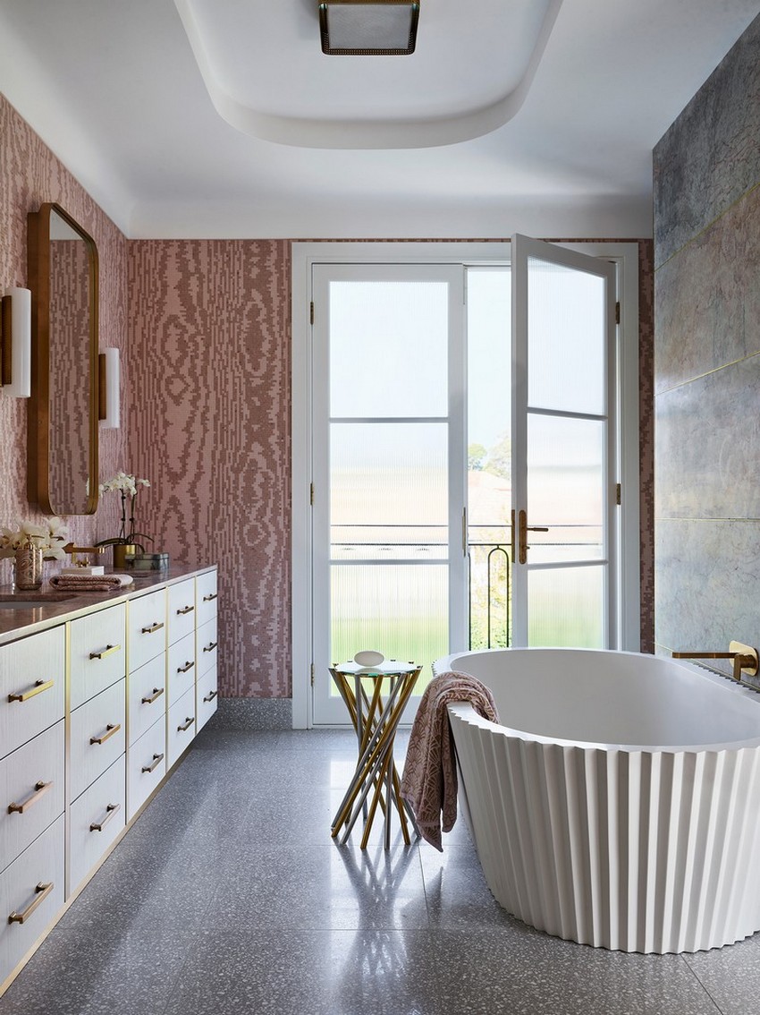 10 Astonishing Bathrooms by Top Interior Designers