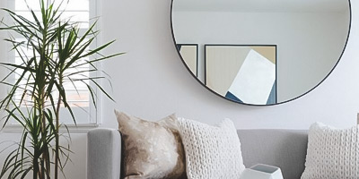 A minimal style mirror that effectively maximizes the room’s light.