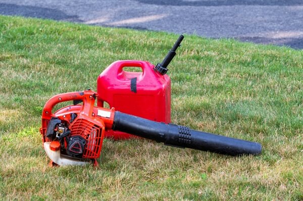 gas-powered leaf blower