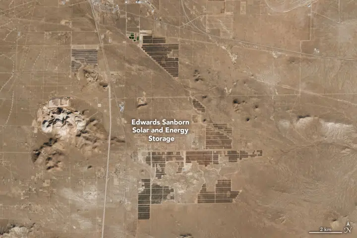 Aerial view of the Edwards Saunborn Solar and Energy Storage facility