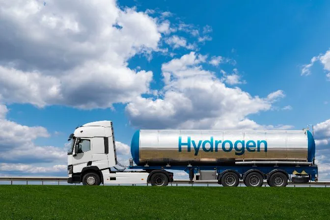 Horizontal Tank Containing Hydrogen