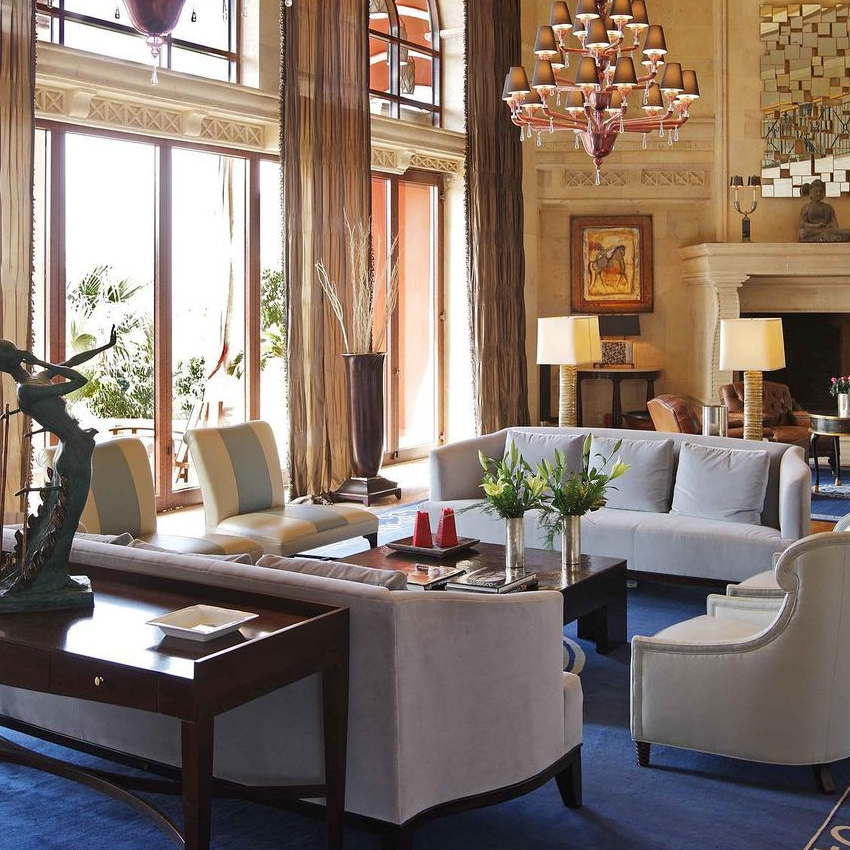 Living In Interiors: Dramatic or Colorful?