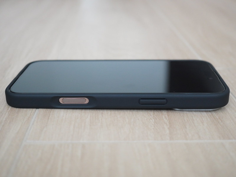 Benks ArmorPro Case - With iPhone 16 Pro Max - Right