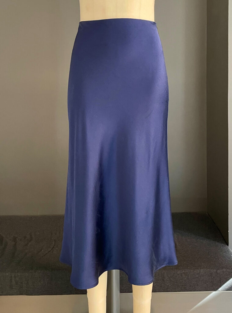 Bias slip skirt tutorial using the Garibaldi A-Line Skirt pattern. 