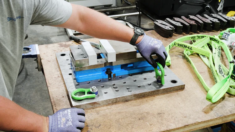 LFT-Swivel-Hoist-Rings-Features-and-Operation-check-ring-for-unbstructed-movement LFT-Swivel-Hoist-Rings-Features-and-Operation-check-ring-for-unbstructed-movement