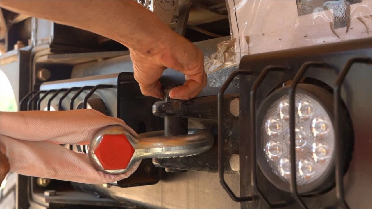 Connecting a shackle to a secure attachment point