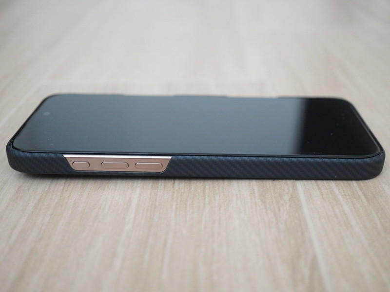 Benks ArmorAir Case - With iPhone 16 Pro Max - Left