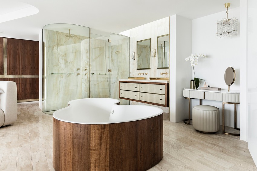 10 Astonishing Bathrooms by Top Interior Designers