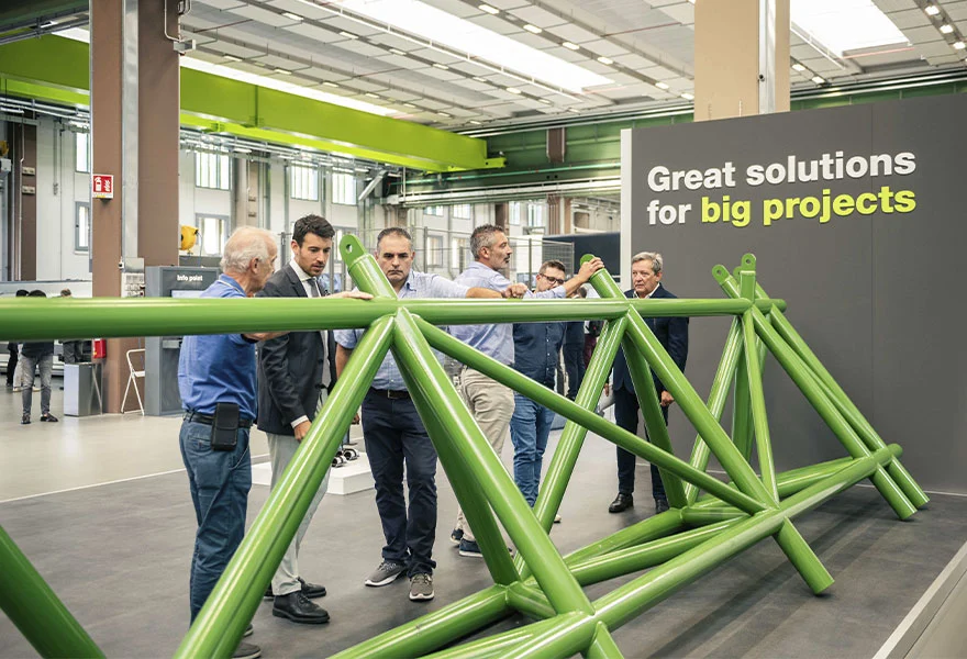 Structural joint made with LT24: 3D laser cutting machine for large tubular profiles.