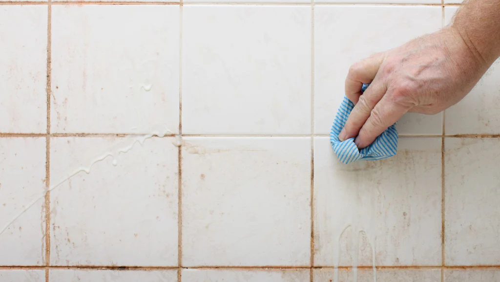 Cleaning bathroom tiles