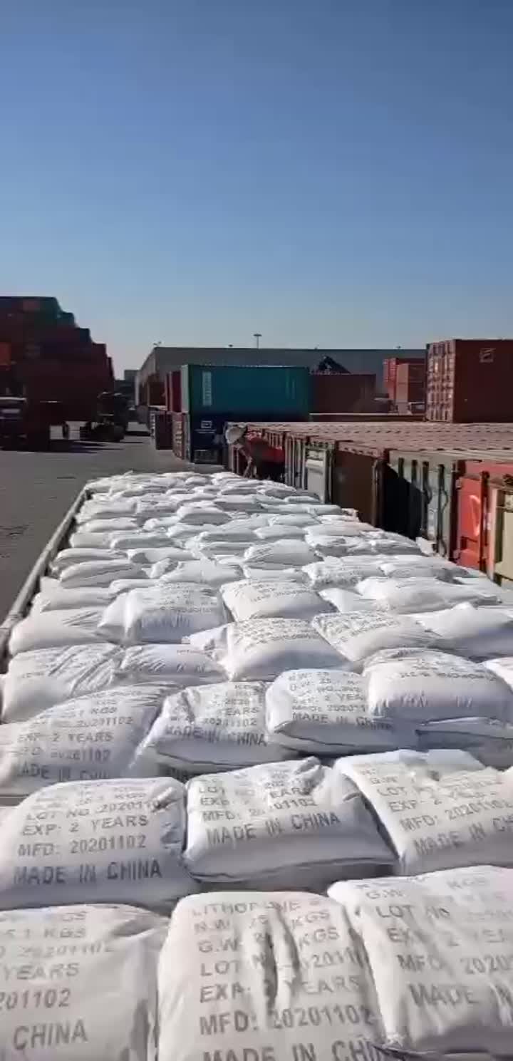 Lithopoon laden naar containers.mp4