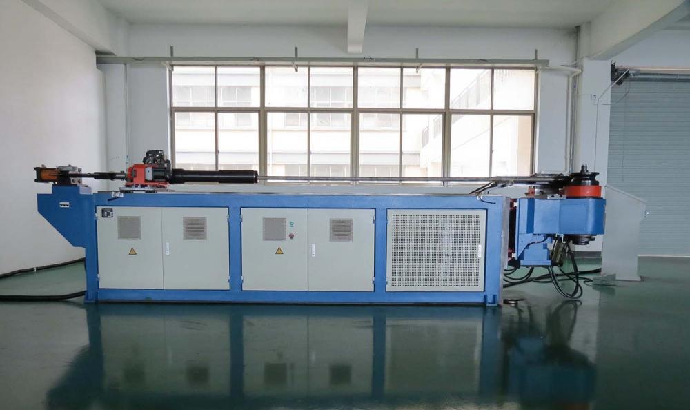 Coriolis flow meter bending machine