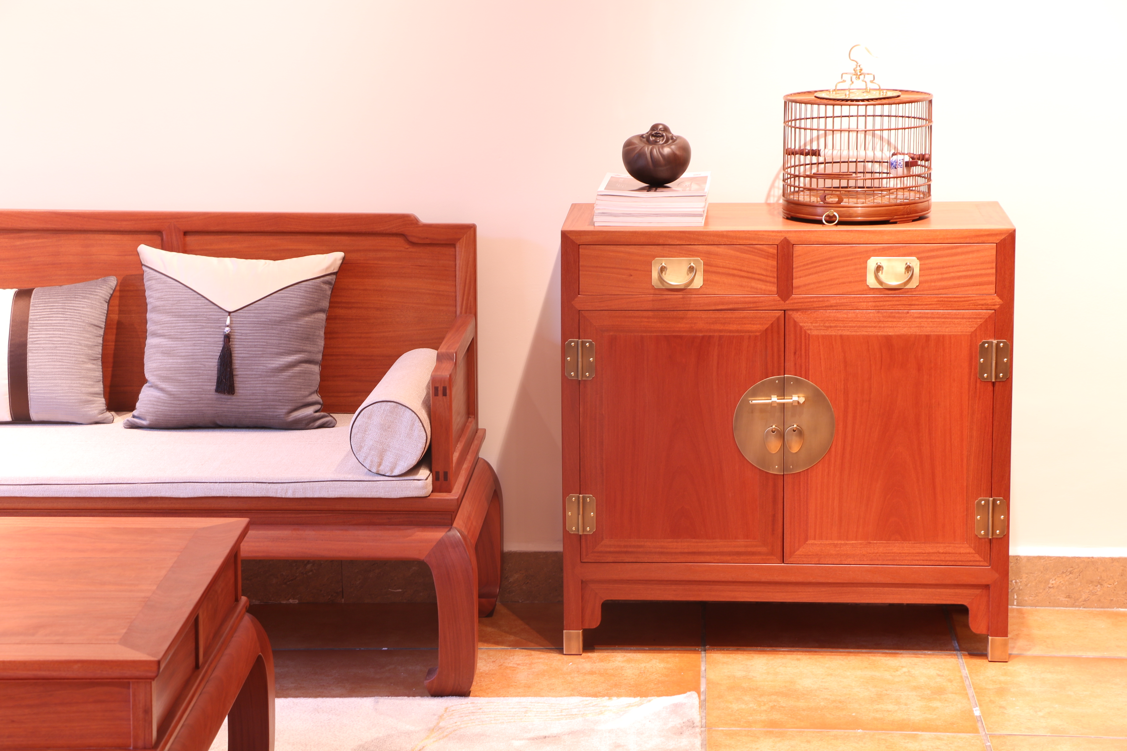 Chinese Antique Vintage Living Room Cabinet Design
