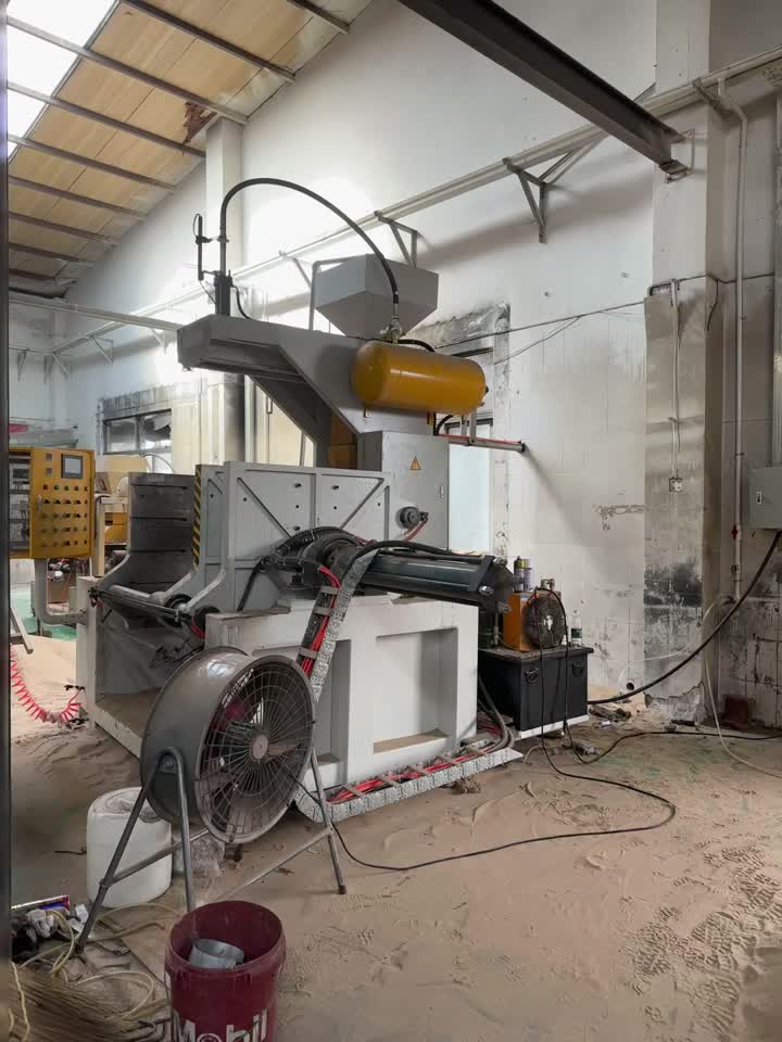 Sand core machine