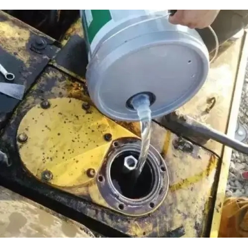 Excavator hydraulic oil replacement method