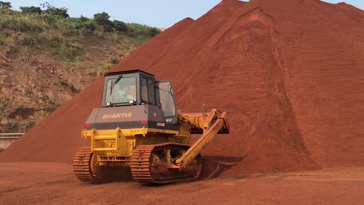 Trimming dozer 160hp.mp4