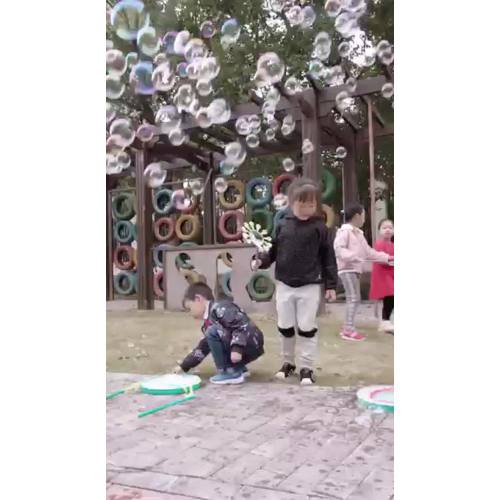 Giant bubble set video