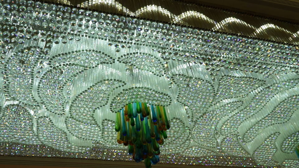 grand lustre en cristal de luxe.mp4