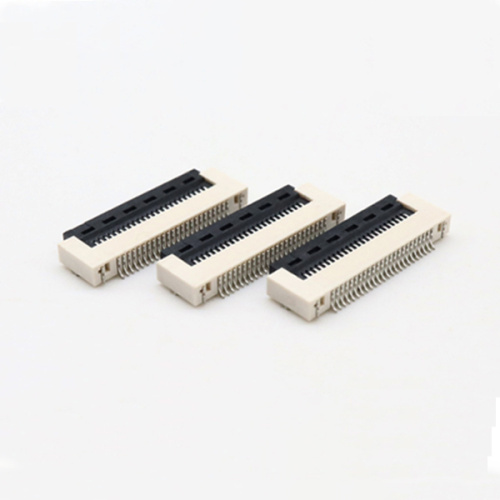 What are the two types of packaging for FPC connectors?