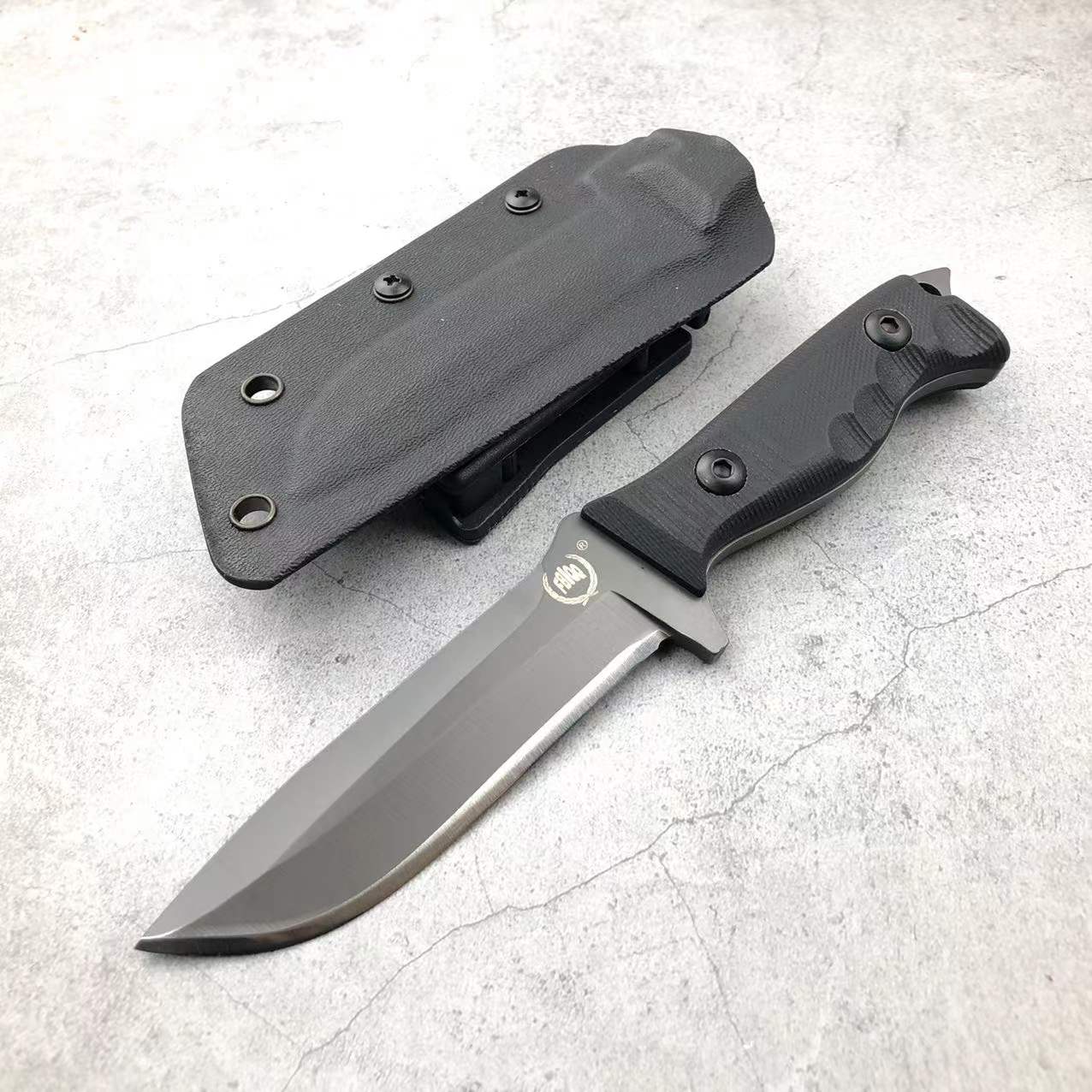 Hunting knife with kydex sheath 1