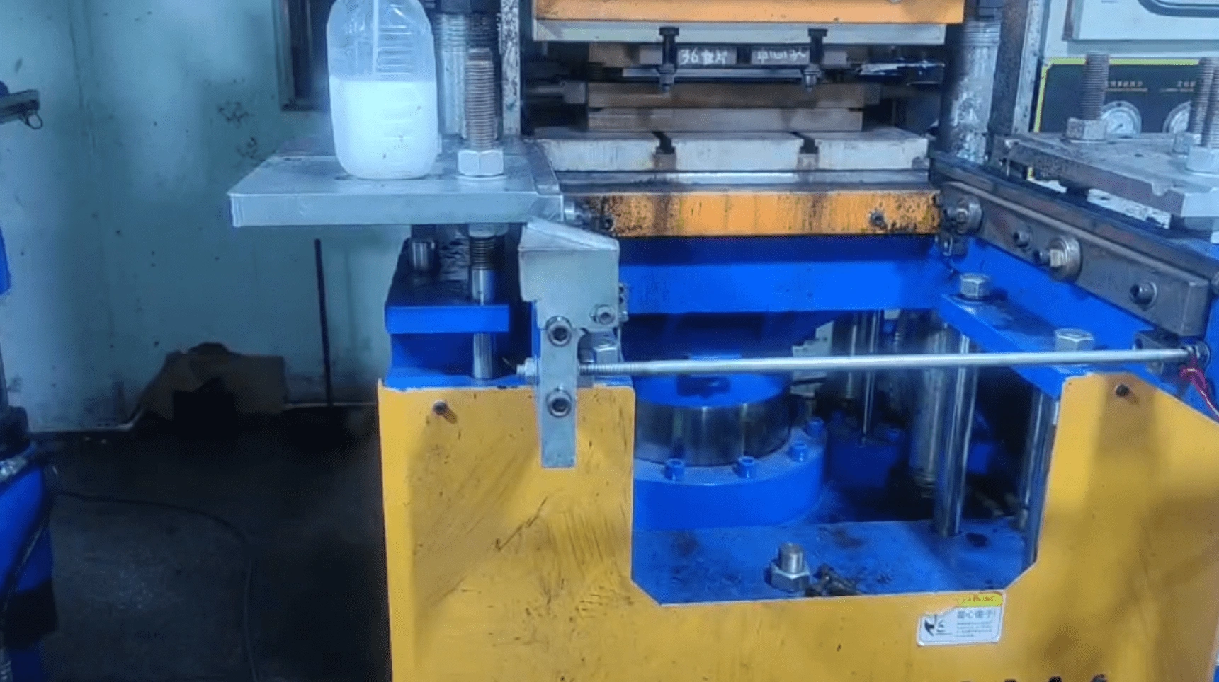 Mingxinxiang Rubber's production process is used in products such as air pumps, water pumps, and vacuum pumps.