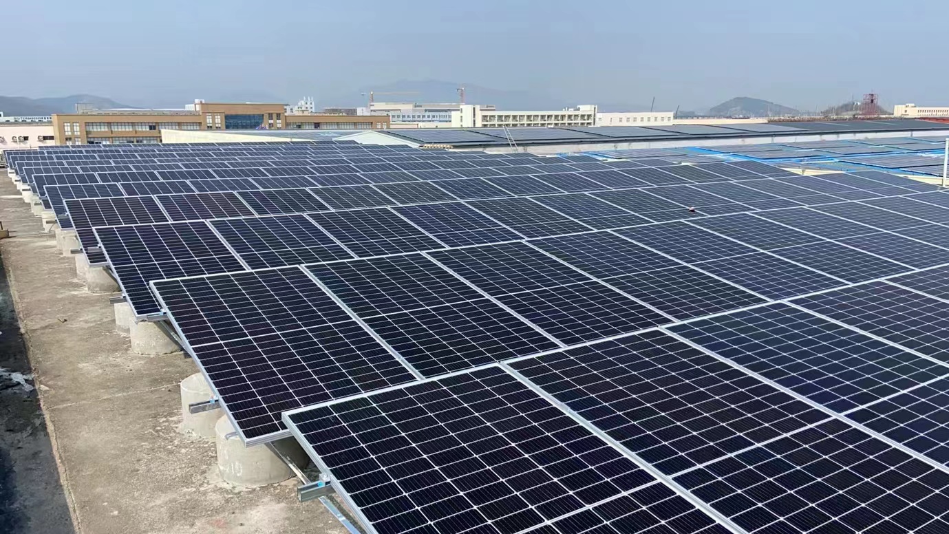 La energía solar mantiene estable la capacidad de producción