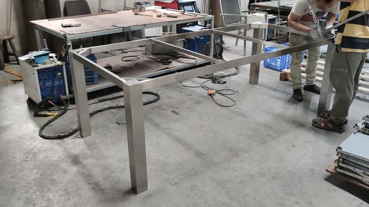 Productie van roestvrijstalen tafel frame productie