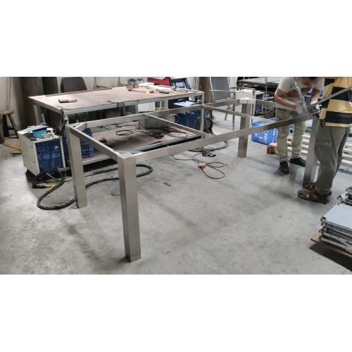 Production de cadre de table en acier inoxydable