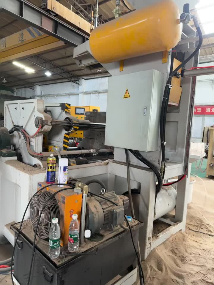 Sand core machine