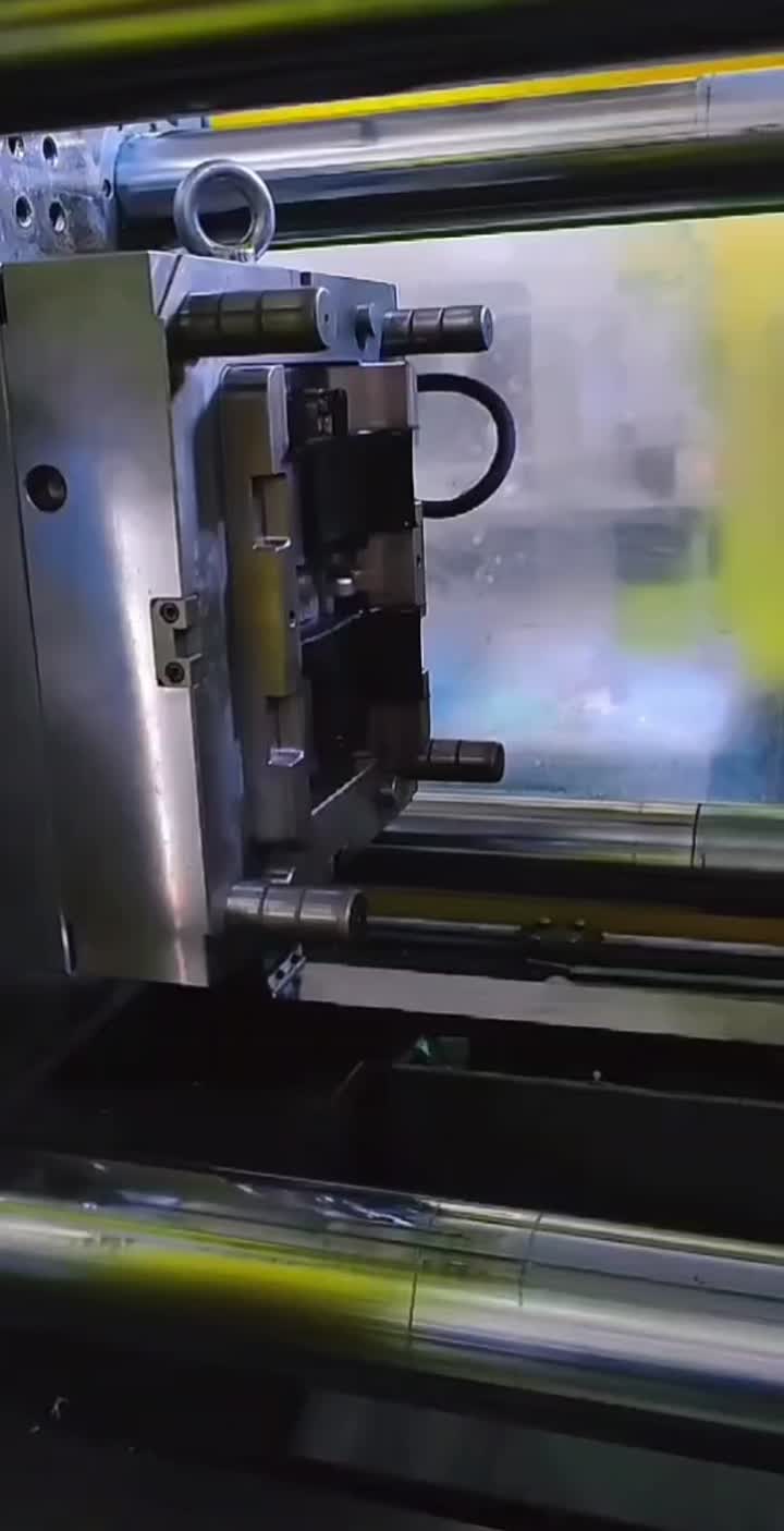 Plastic parts injection molding