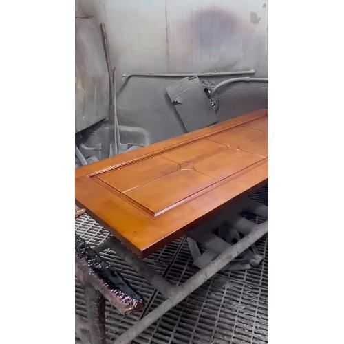 Pulvérisation immersive de portes en bois