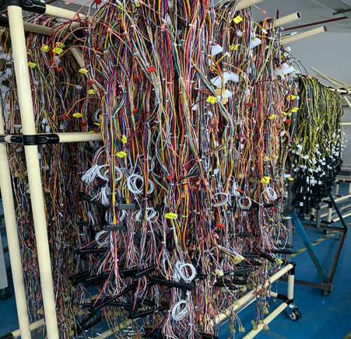Another batch of gaming console wiring harnesses customized according to customer needs has officially gone into production by Suyi Electronics.