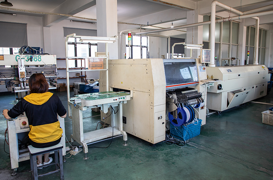 Fully automatic SMT production