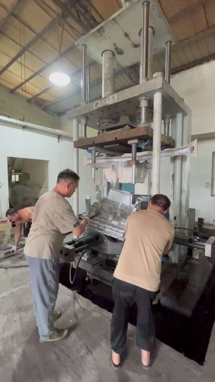 Gravity casting-opening mold and taking out parts
