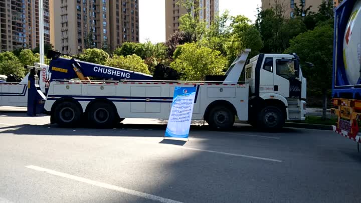 Camion de remorquage à 12 roues de 25 tonnes.mp4