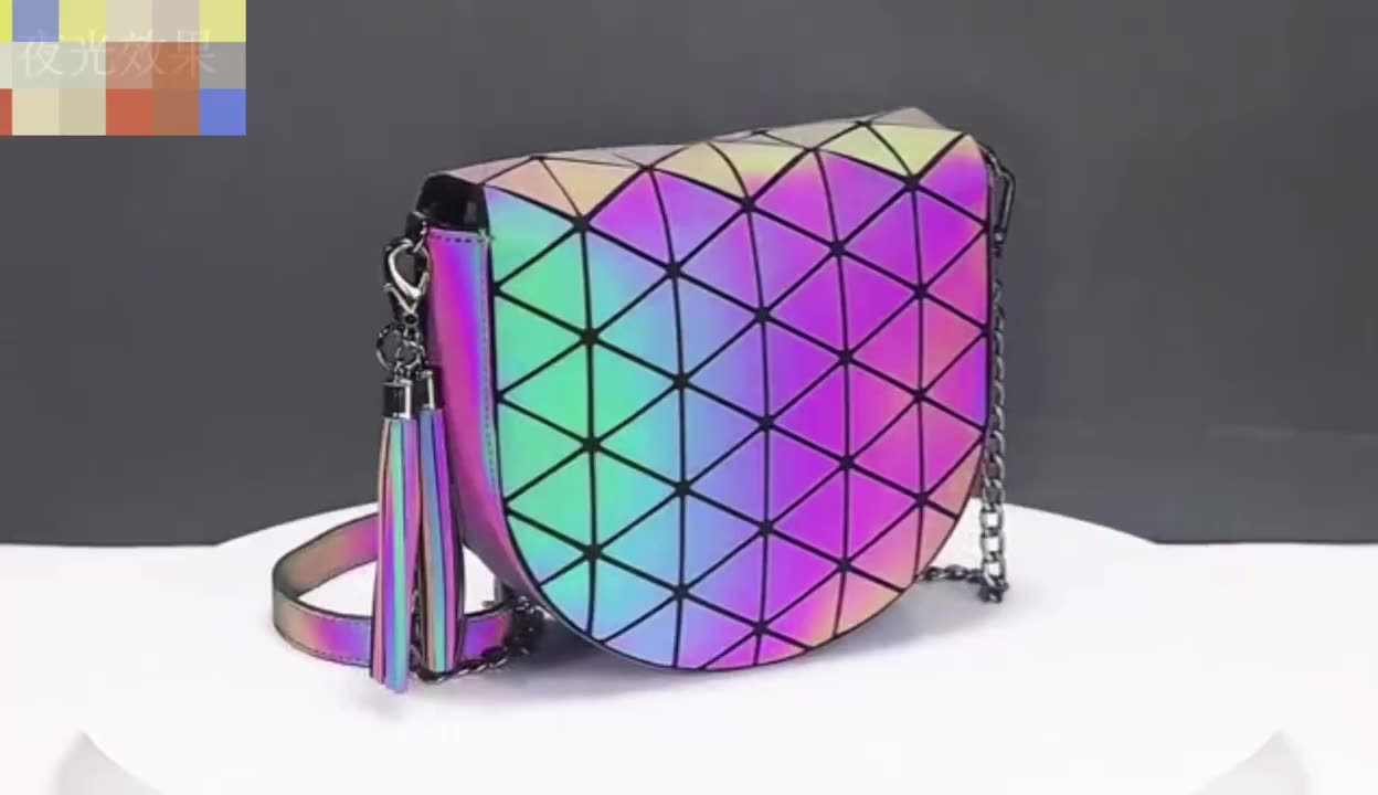 2022 Luminous Pu Geometric Luxury Handbag For Women , Hologram Chain Strap Shoulder Chain Bags Ladies Purse Sling Bag Crossbody1