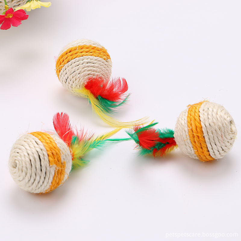 Amazon Hot Selling Cat Sisal Ball Toys Pet Grinding Claws Toys With Feather