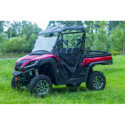 XY500U Orange UTV fahren durch die Felder