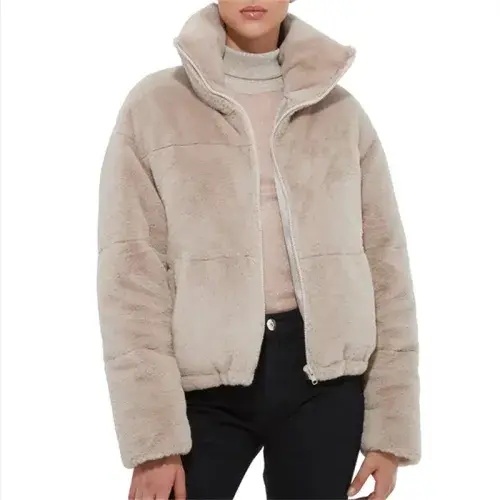 The charm of Women Short Puffer Jacket